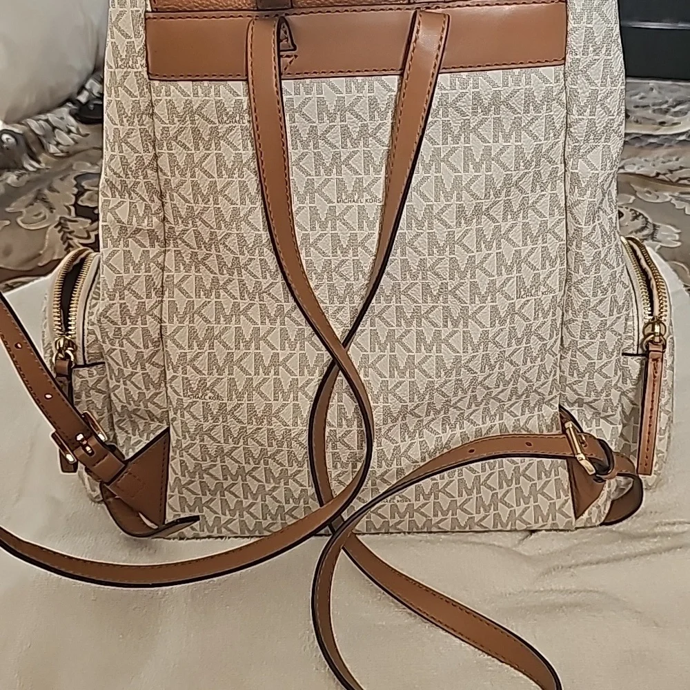 Large back pack - Picture 2 of 9